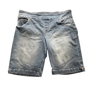 Gloria Vanderbilt Amanda 16W Slimming Elastic Faded Blue Denim Bermuda Shorts